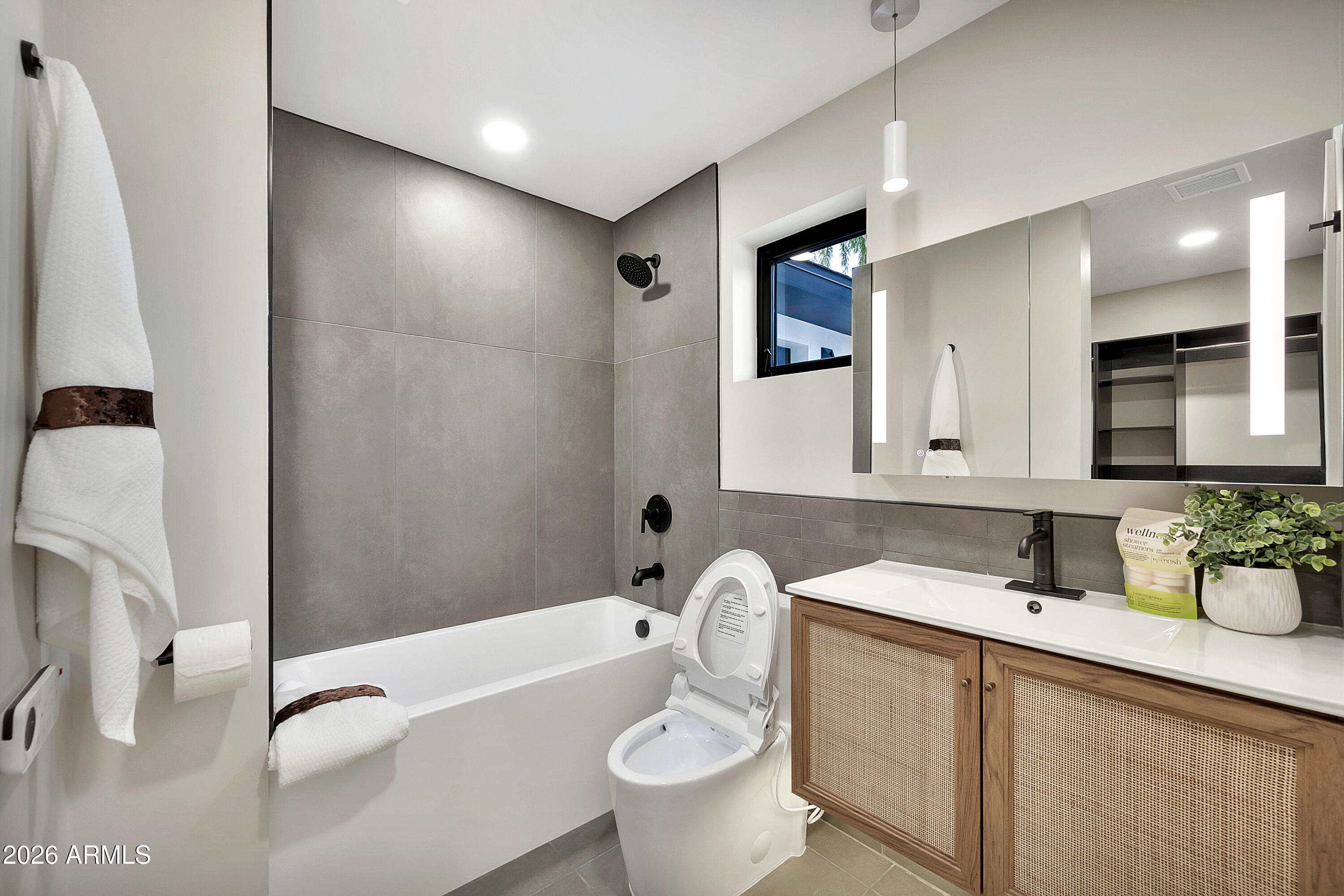 1955 East Greenway Road Phoenix, AZ 85022 - Photo 66 of 113 1955 E Greenway Rd-57