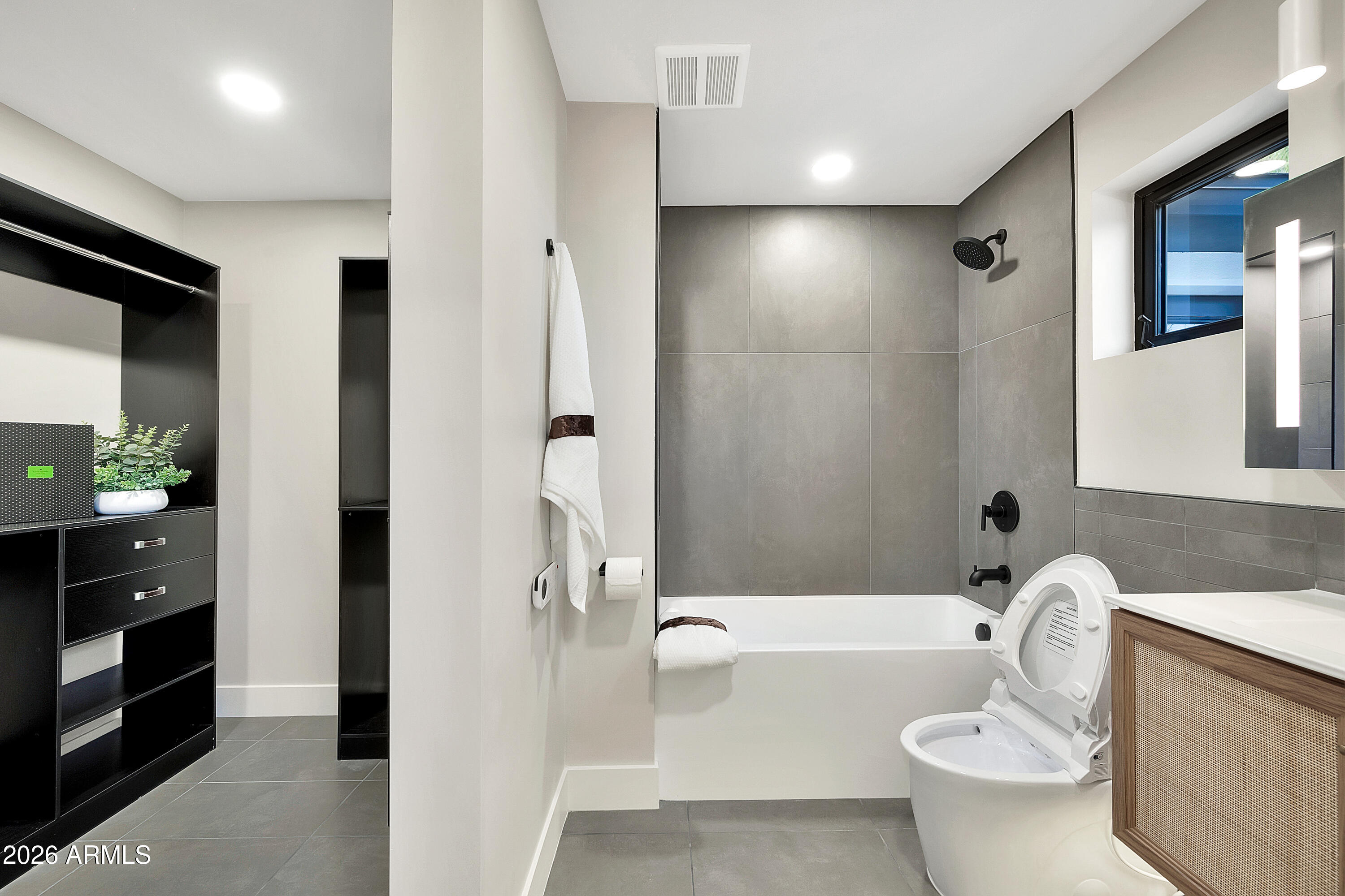 1955 East Greenway Road Phoenix, AZ 85022 - Photo 67 of 113 1955 E Greenway Rd-58