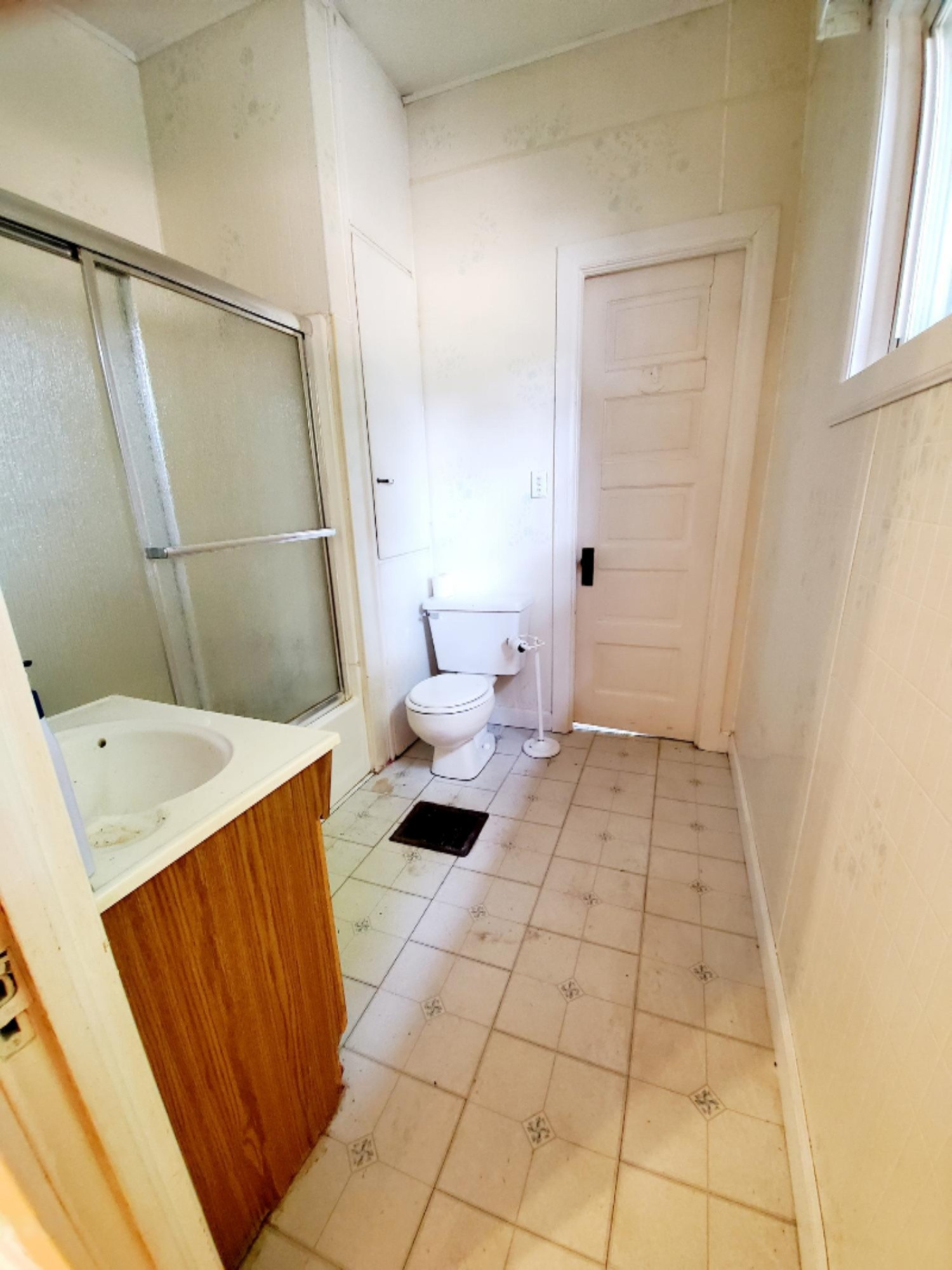 205 East Edgar Bergen Boulevard Decatur, MI 49045 - Photo 14 of 14 Bath