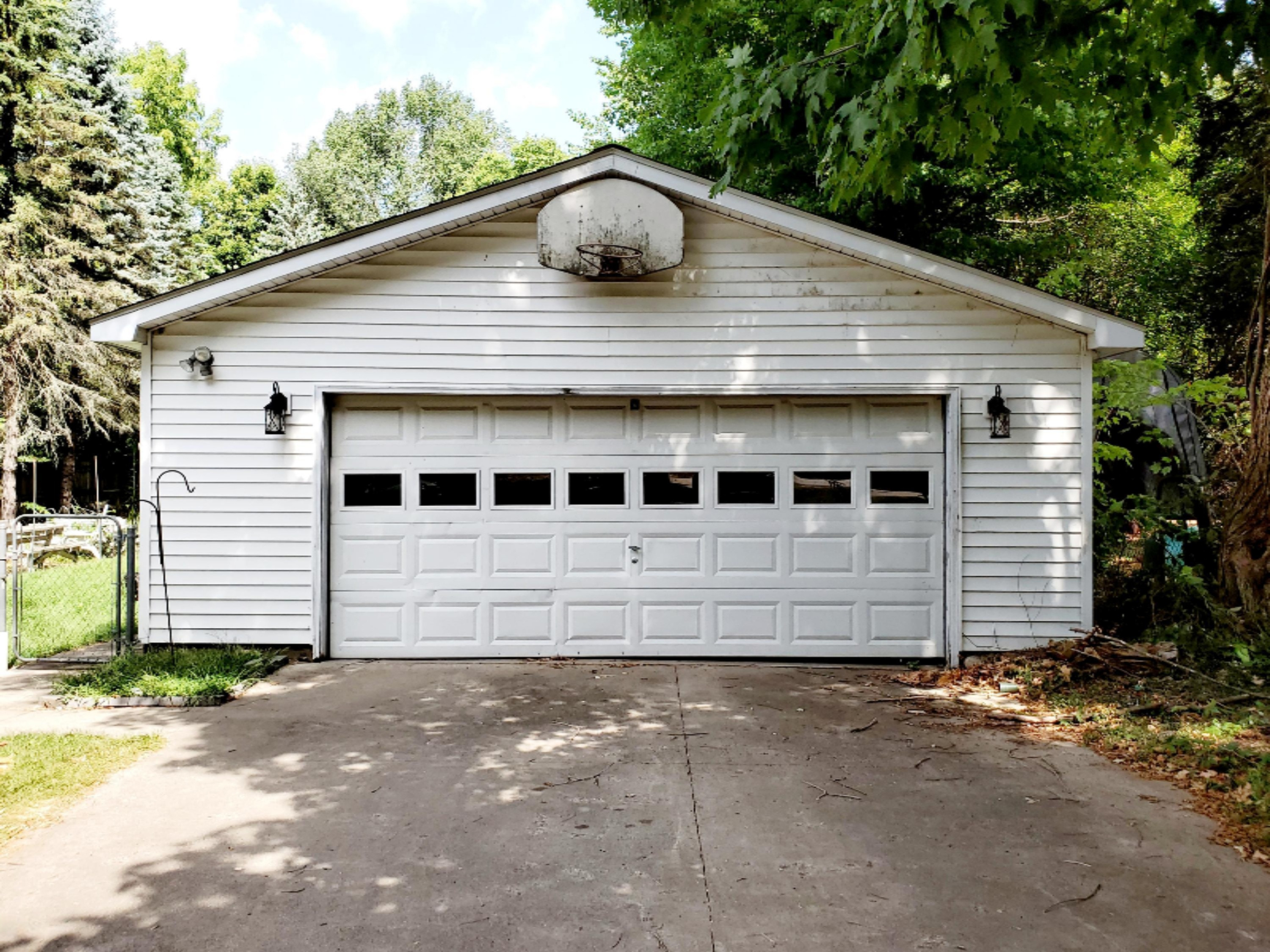 205 East Edgar Bergen Boulevard Decatur, MI 49045 - Photo 4 of 14 Garage