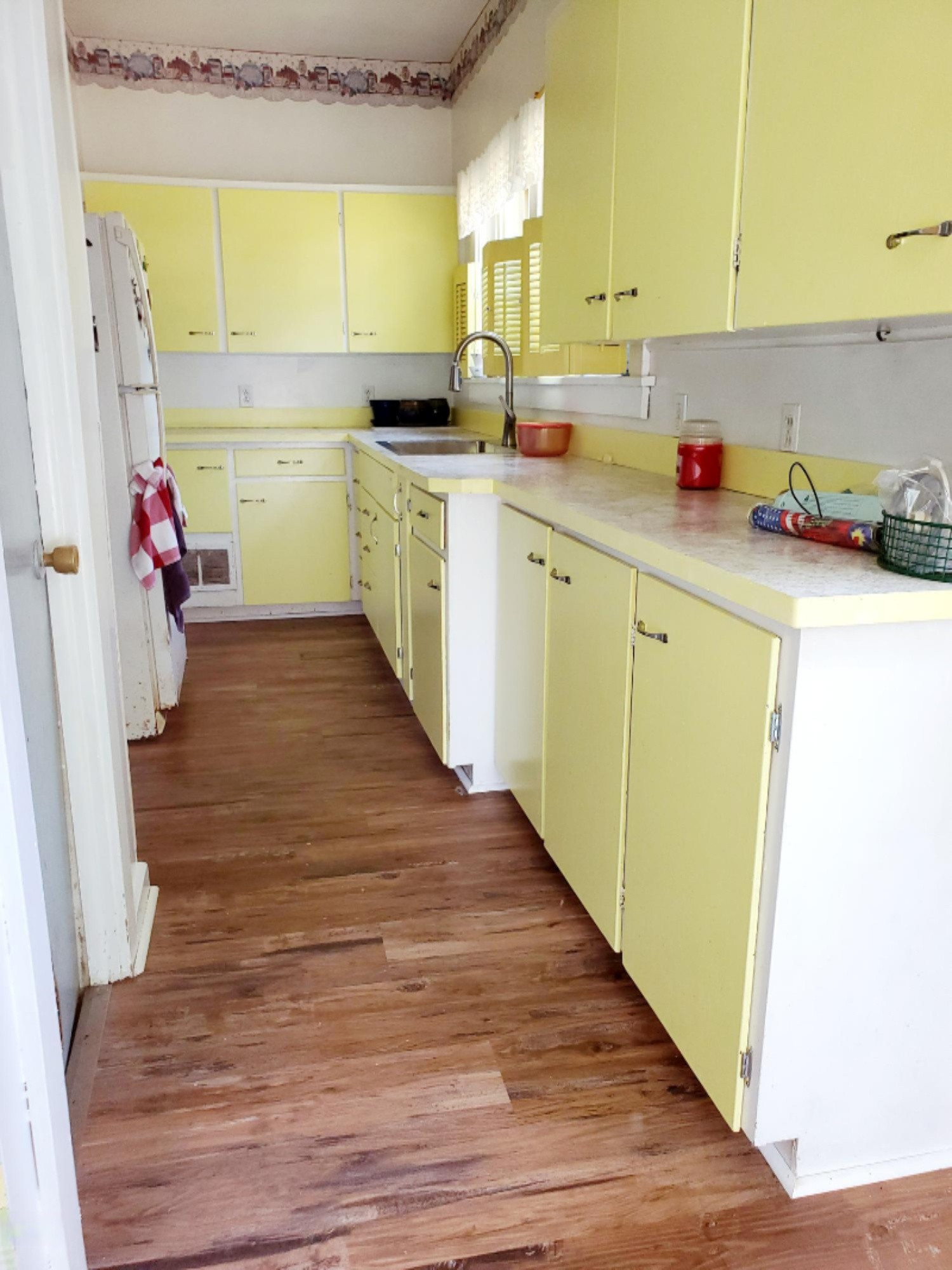 205 East Edgar Bergen Boulevard Decatur, MI 49045 - Photo 7 of 14 Kitchen
