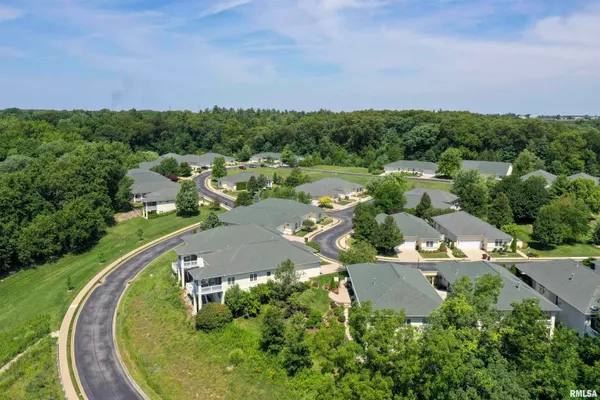$465,000 | 5723 West Woodbriar Lane, Peoria, IL 61615
