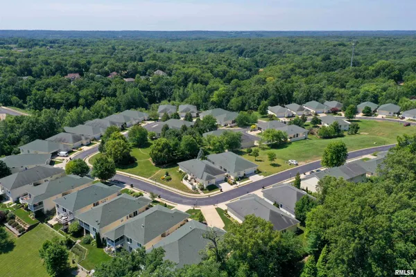 $465,000 | 5723 West Woodbriar Lane, Peoria, IL 61615