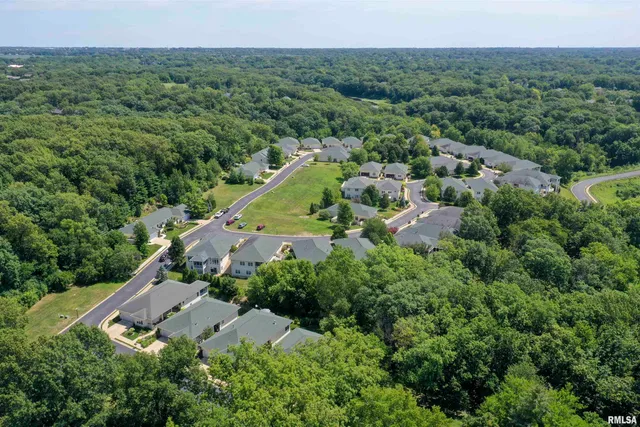 $465,000 | 5723 West Woodbriar Lane, Peoria, IL 61615