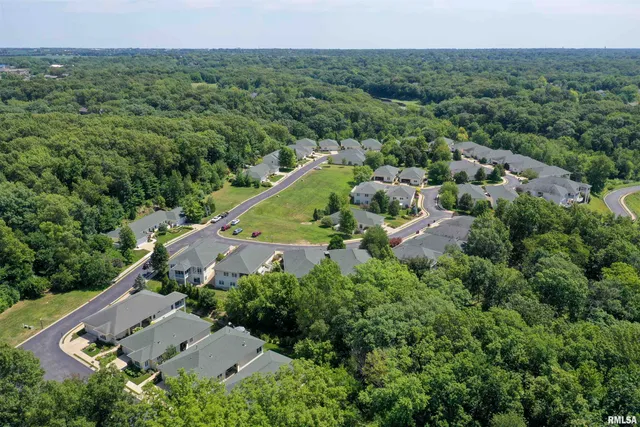 $465,000 | 5723 West Woodbriar Lane, Peoria, IL 61615