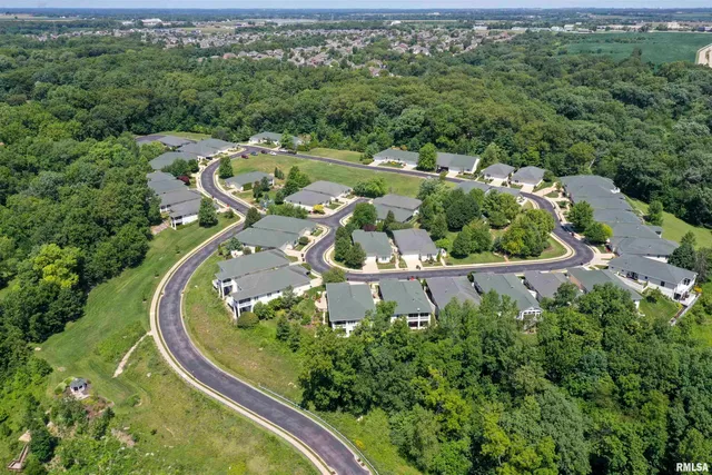 $465,000 | 5723 West Woodbriar Lane, Peoria, IL 61615