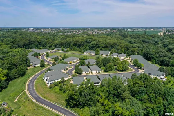 $465,000 | 5723 West Woodbriar Lane, Peoria, IL 61615