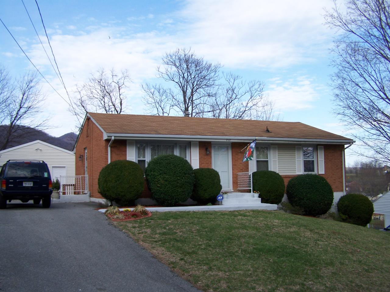 717 Kenyon Road Vinton, VA 24179 - Photo 2 of 16 a view of a car in front of a house