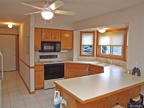 32426 Pine Ridge Drive Warren, MI 48093 - Photo 6 of 10 kitchen1_500