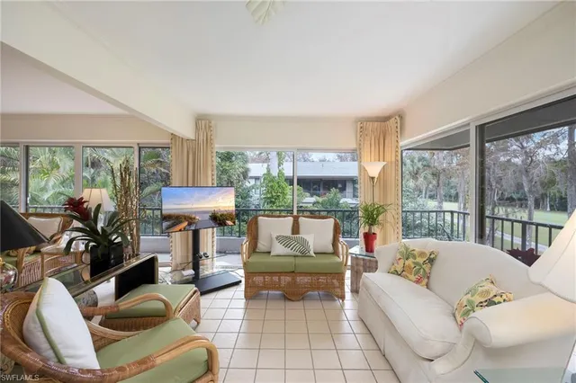 $685,000 | 103 Clubhouse Drive, Unit 350, Naples, FL 34105