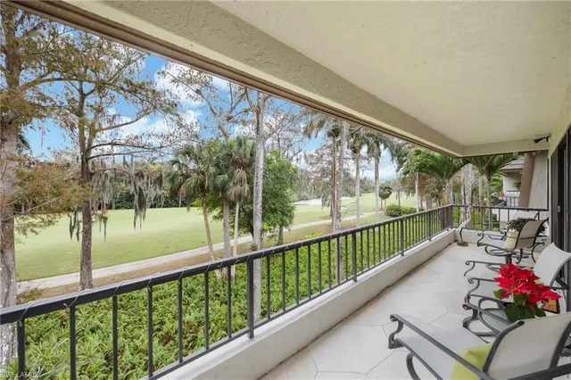 $685,000 | 103 Clubhouse Drive, Unit 350, Naples, FL 34105