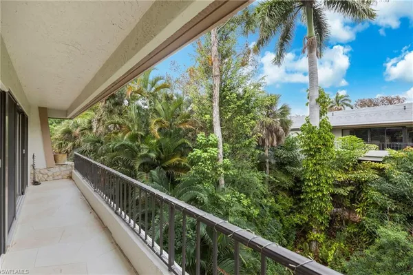 $625,000 | 103 Clubhouse Drive, Unit 350, Naples, FL 34105