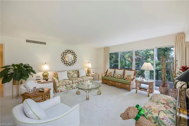$685,000 | 103 Clubhouse Drive, Unit 350, Naples, FL 34105