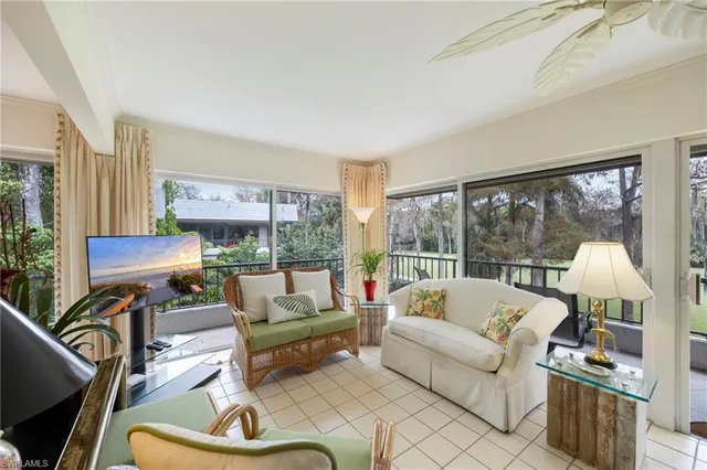 $685,000 | 103 Clubhouse Drive, Unit 350, Naples, FL 34105