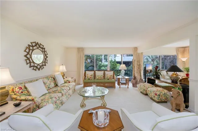 $685,000 | 103 Clubhouse Drive, Unit 350, Naples, FL 34105