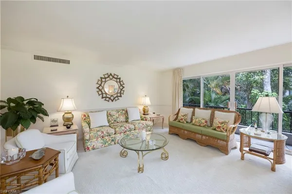 $625,000 | 103 Clubhouse Drive, Unit 350, Naples, FL 34105