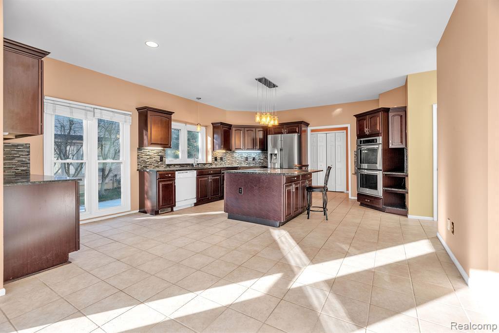 6573 Poppleton Road Canton, MI 48187 - Photo 18 of 39 6573 16