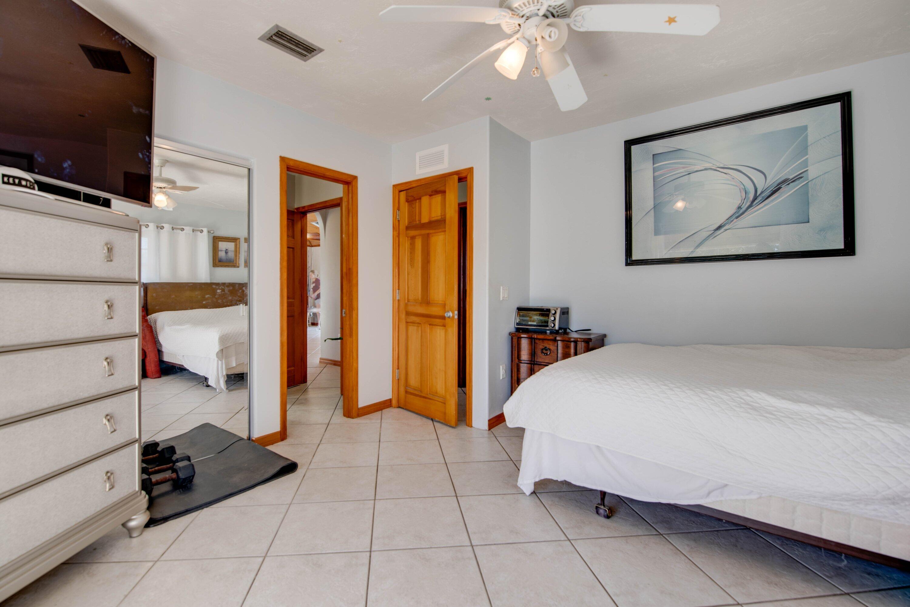 27821 Leeward S Road Summerland Key, FL 33042 - Photo 14 of 32 a bedroom with a bed and a flat screen tv