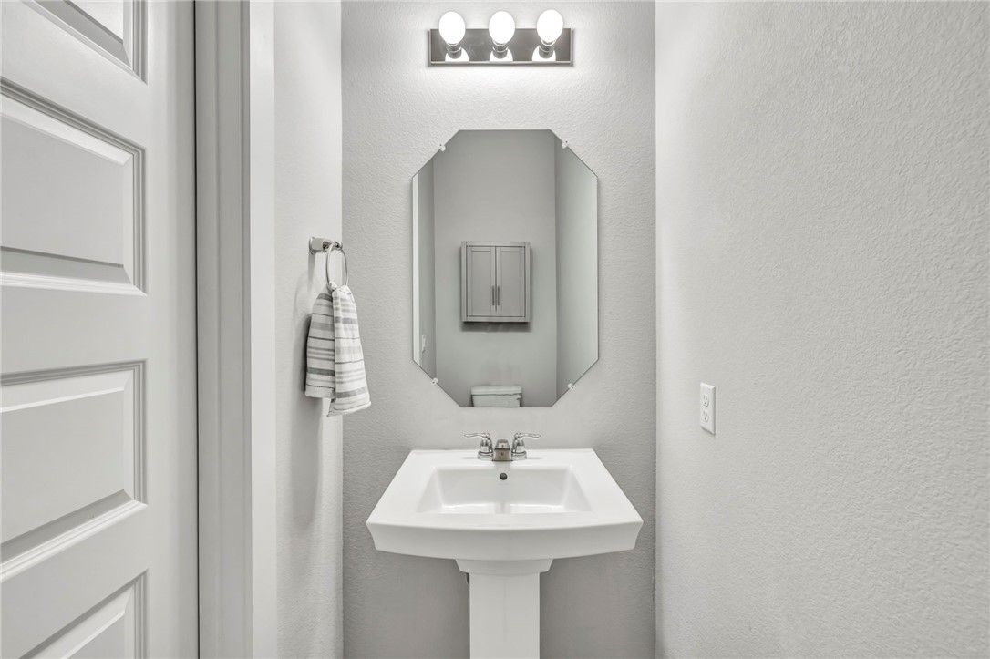 7808 Chrysler Bend Austin, TX 78744 - Photo 20 of 35 Main floor powder guest bath