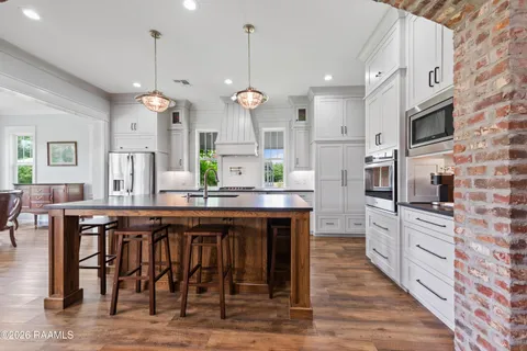 $940,000 | 1566 Savoie Road, Sunset, LA 70584