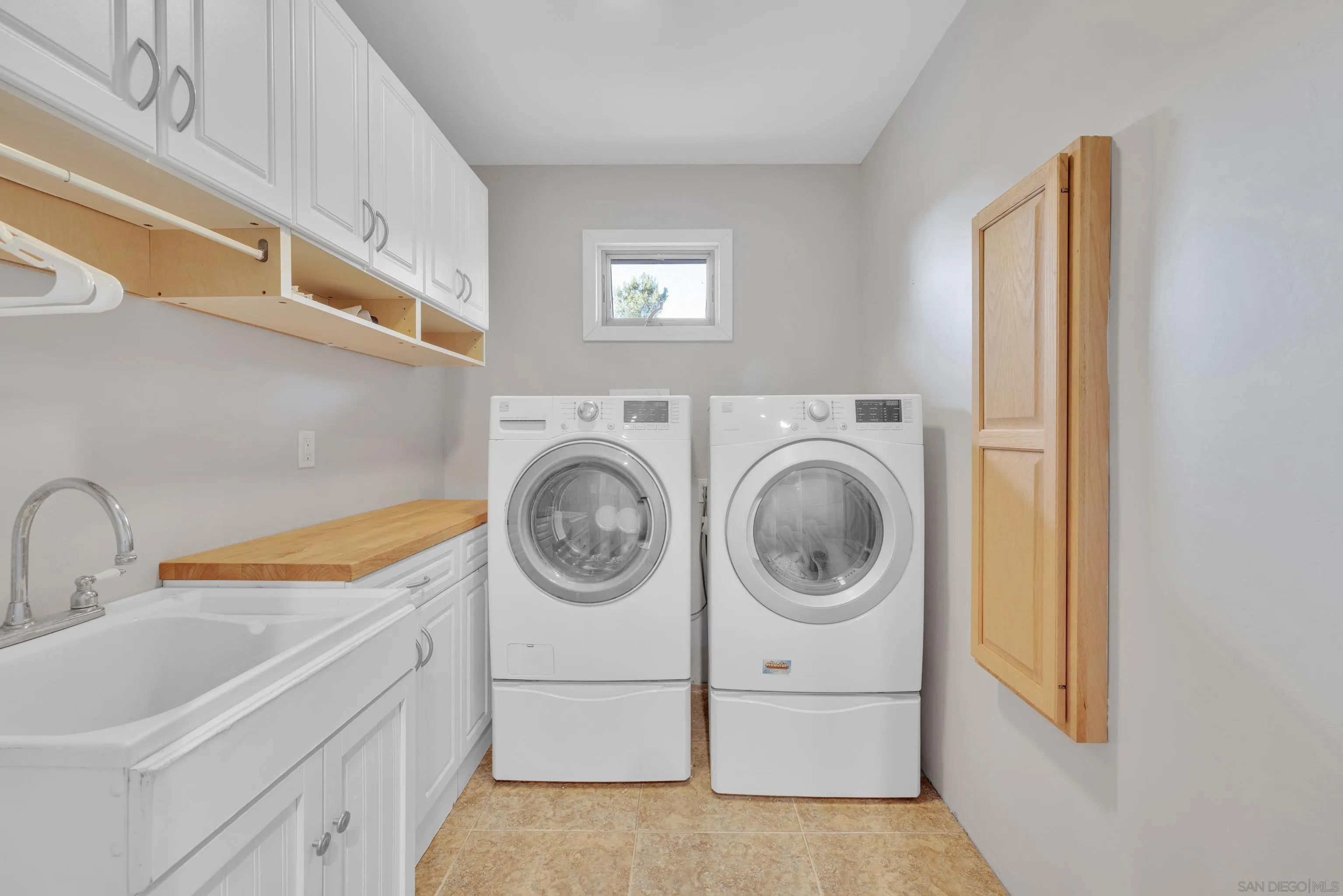 16548 Espola Road Poway, CA 92064 - Photo 20 of 70 a utility room with dryer and washer