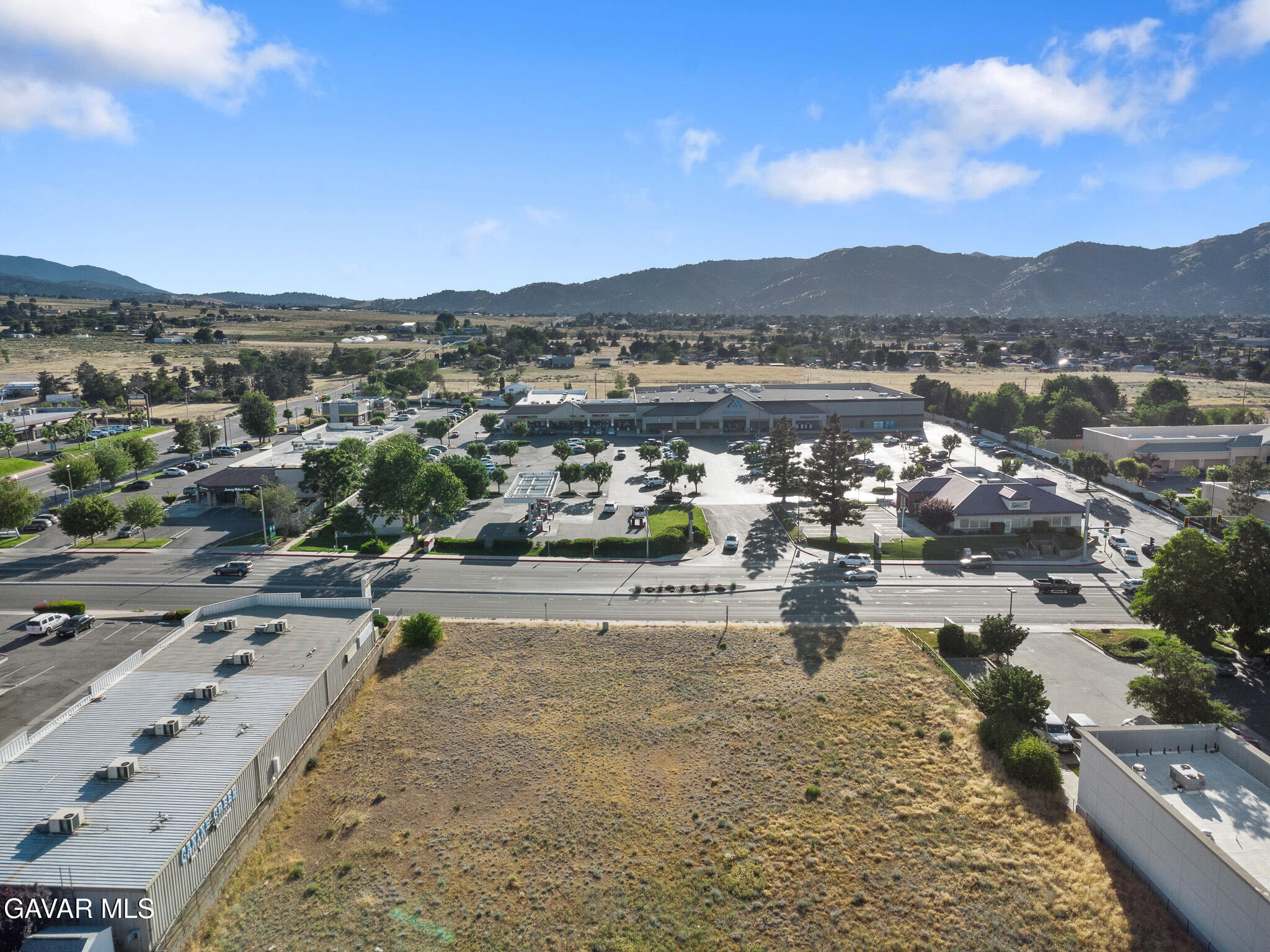 770 Tucker Road Tehachapi, CA 93561 - Photo 6 of 14 a view of city and mountain
