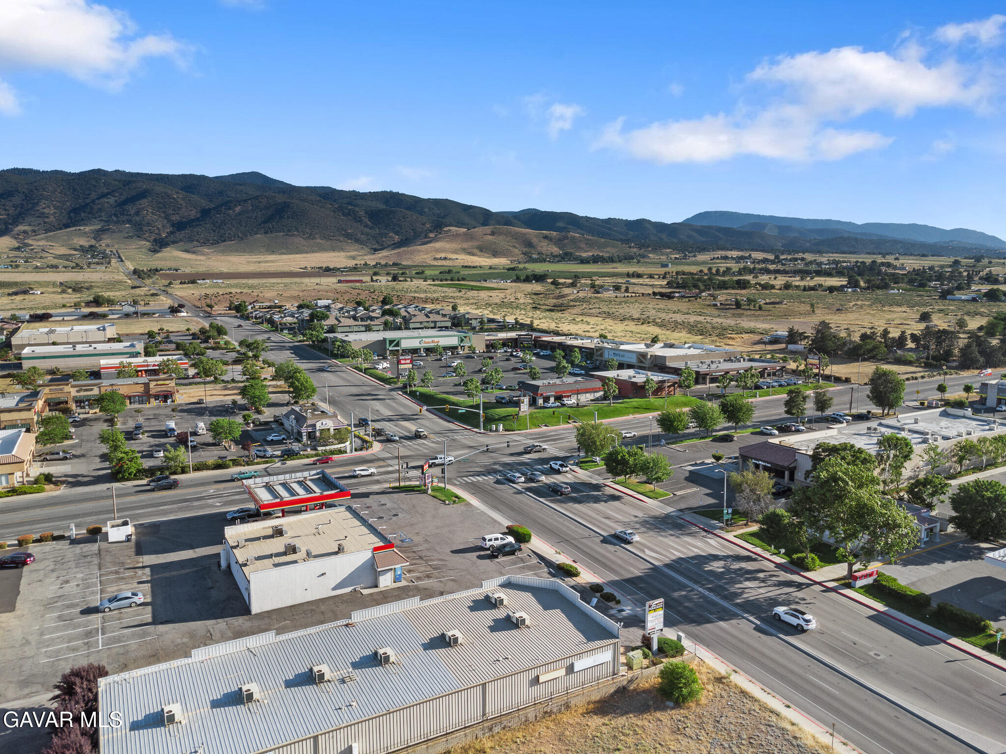770 Tucker Road Tehachapi, CA 93561 - Photo 7 of 14 a view of city and mountain