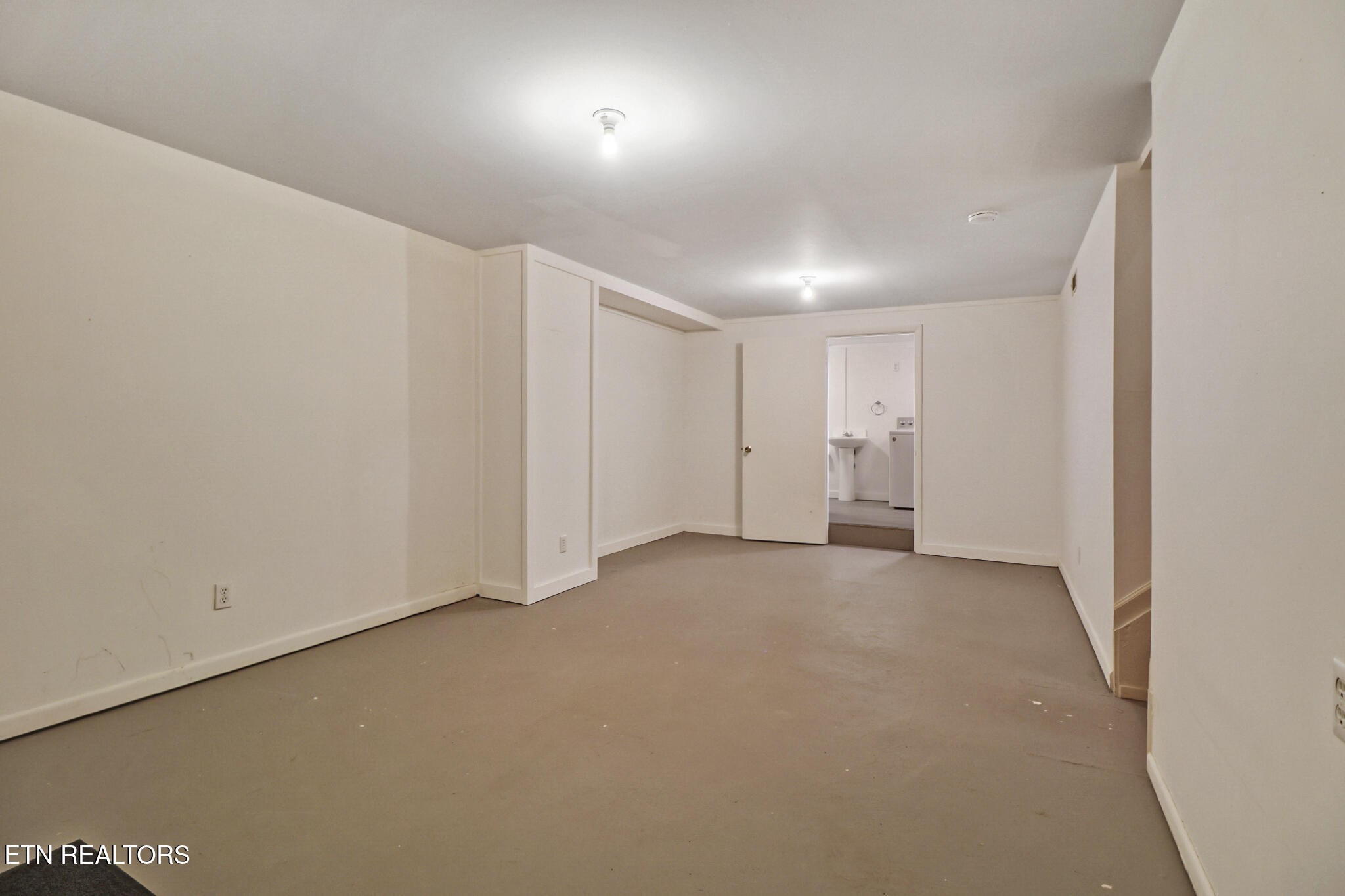 148 Porter Lane Spring City, TN 37381 - Photo 22 of 55 a view of an empty room