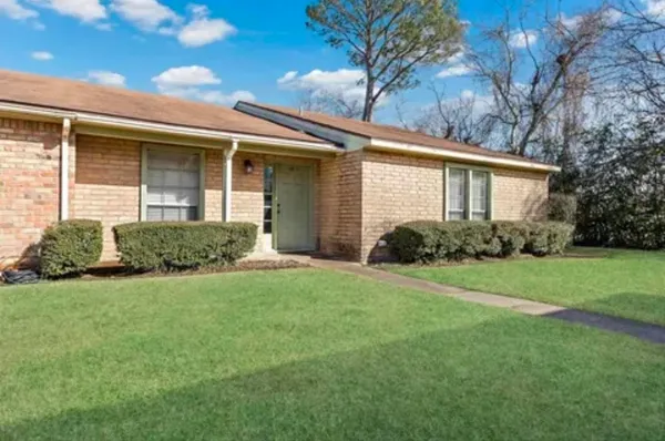 $1,695 | 6610 Marshall Pl Drive, Beaumont, TX 77706