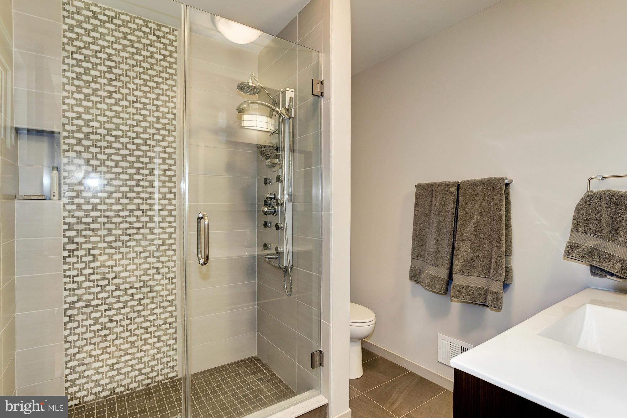 209 Stonington Road Silver Spring, MD 20902 - Photo 14 of 25 Bath (Master)