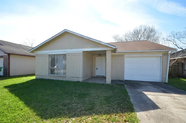 $1,300 | 722 Odessa Court, Houston, TX 77060