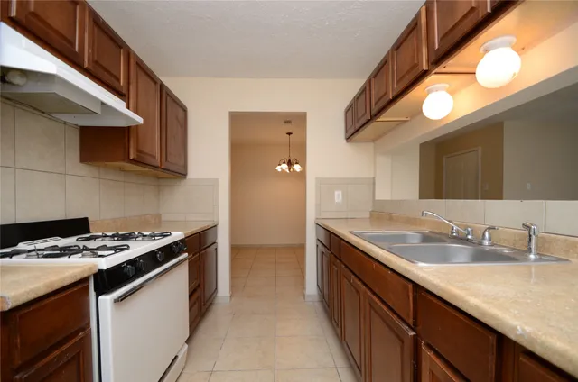 $1,300 | 722 Odessa Court, Houston, TX 77060