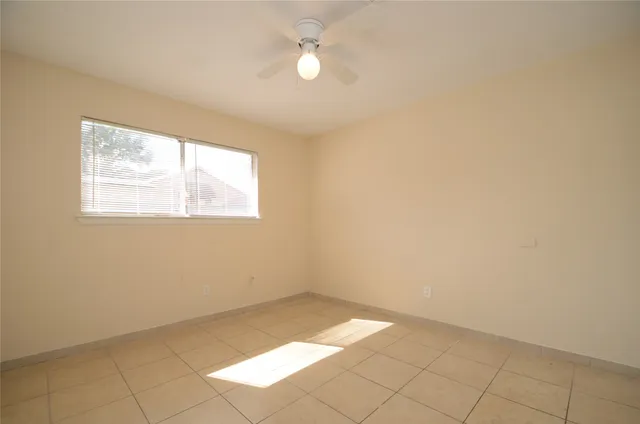 $1,300 | 722 Odessa Court, Houston, TX 77060