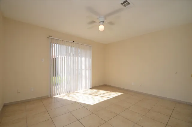 $1,300 | 722 Odessa Court, Houston, TX 77060
