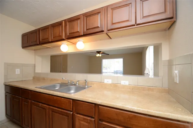 $1,300 | 722 Odessa Court, Houston, TX 77060