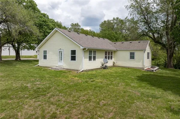$360,000 | 11787 State Route, Savannah, MO 64485
