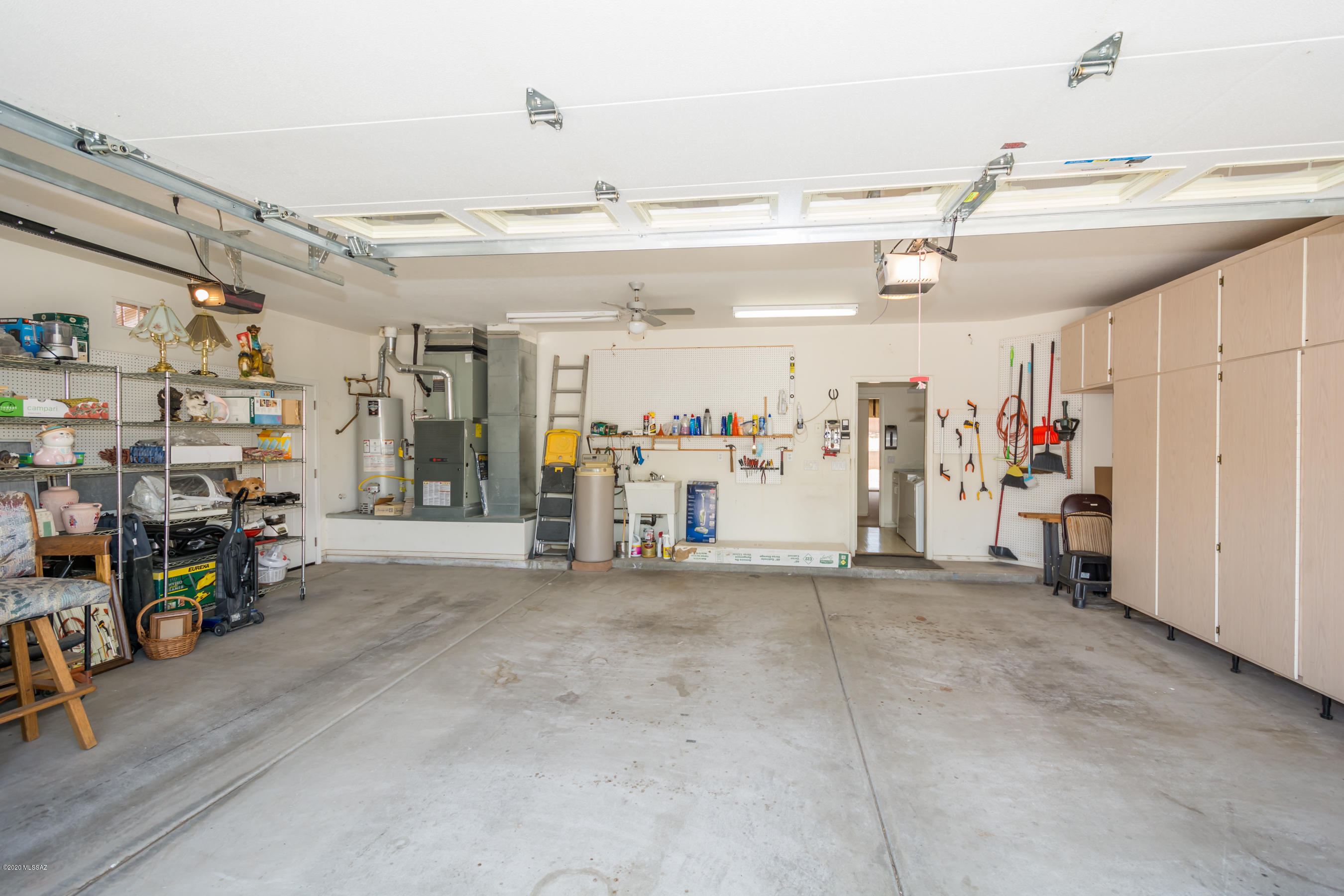 11341 Silver Pheasant Loop Oro Valley, AZ 85737 - Photo 40 of 41 a view of a garage