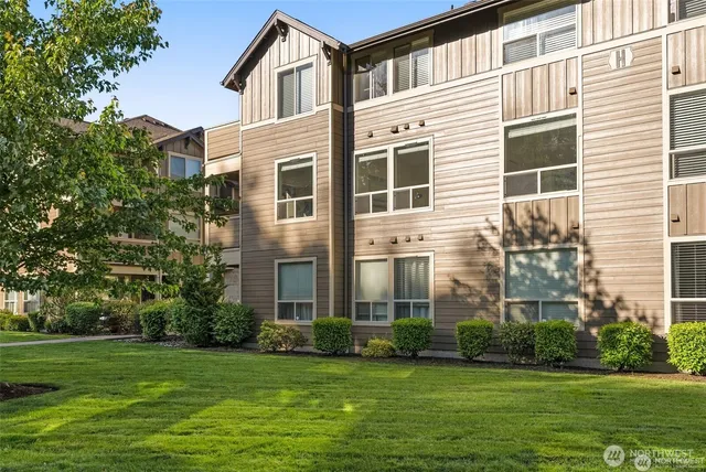 $449,000 | 1900 Weaver Road, Unit F102, Snohomish, WA 98290
