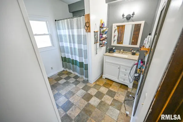 $245,000 | 2552 East 543rd Lane, Ursa, IL 62376