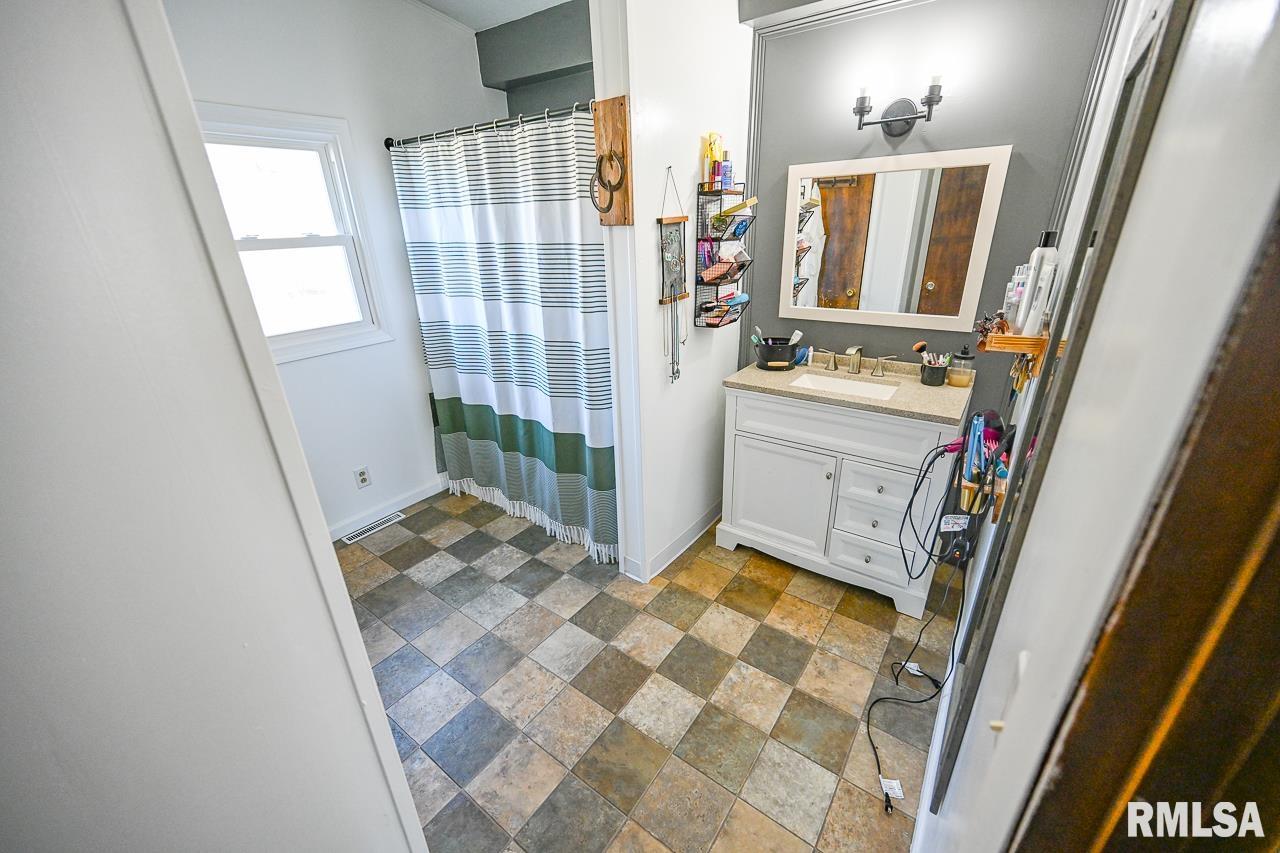 2552 East 543rd Lane Ursa, IL 62376 - Photo 17 of 41