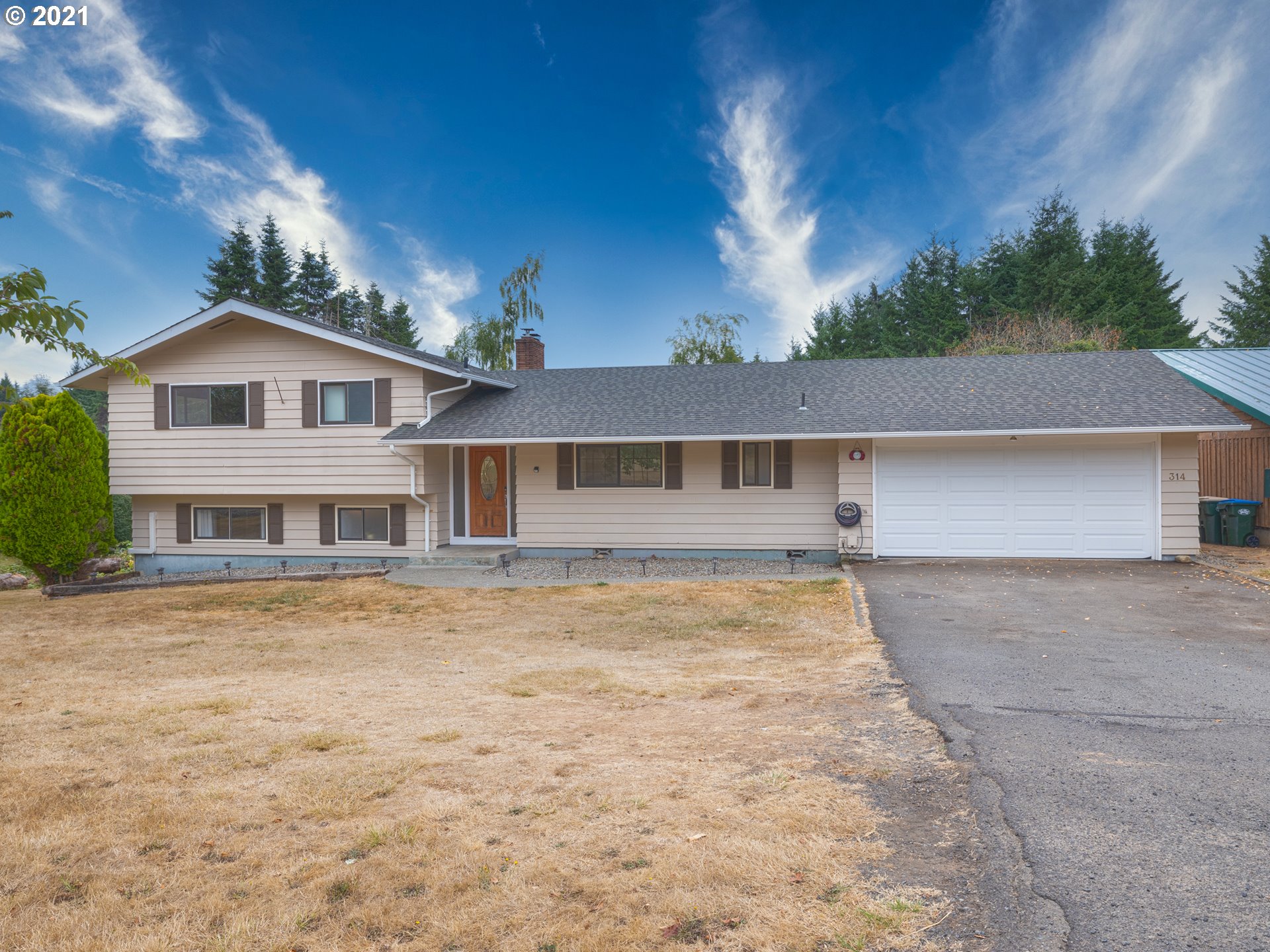 314 Yates Road Chehalis, WA 98532 - Photo 1 of 30 a front view of a house with a garden