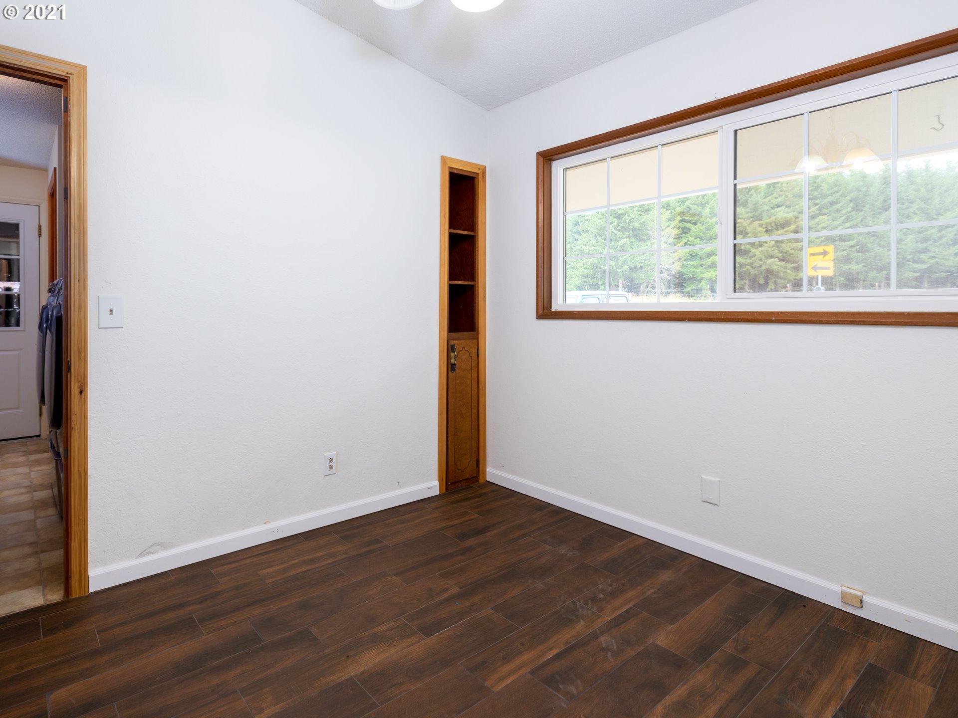 314 Yates Road Chehalis, WA 98532 - Photo 14 of 30 an empty room with wooden floor and windows