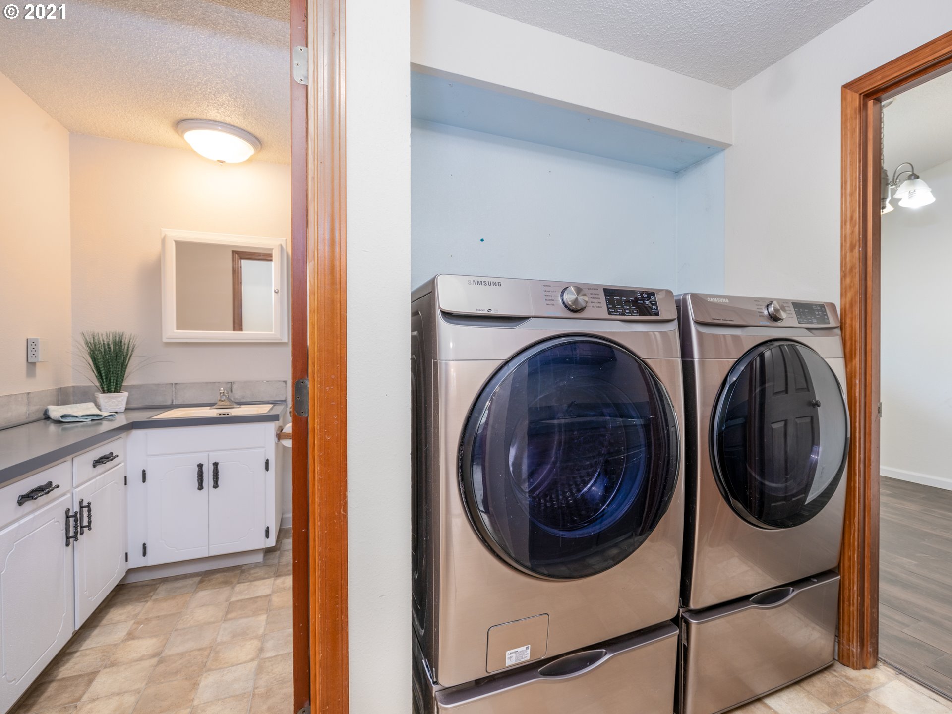 314 Yates Road Chehalis, WA 98532 - Photo 16 of 30 a utility room with sink dryer and washer