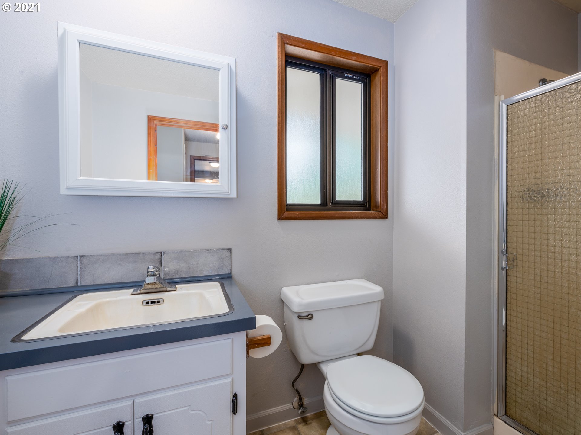 314 Yates Road Chehalis, WA 98532 - Photo 19 of 30 a bathroom with a toilet sink and mirror