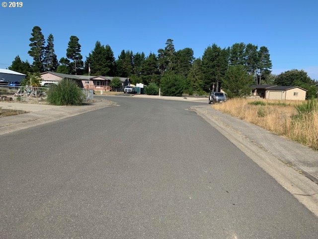 950 Cedar Loop Lakeside, OR 97449 - Photo 2 of 4 Gallery Image 2