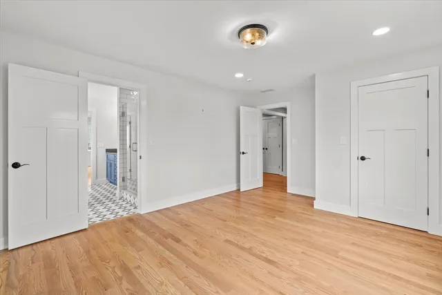 a picture of a wall with a white and white walls