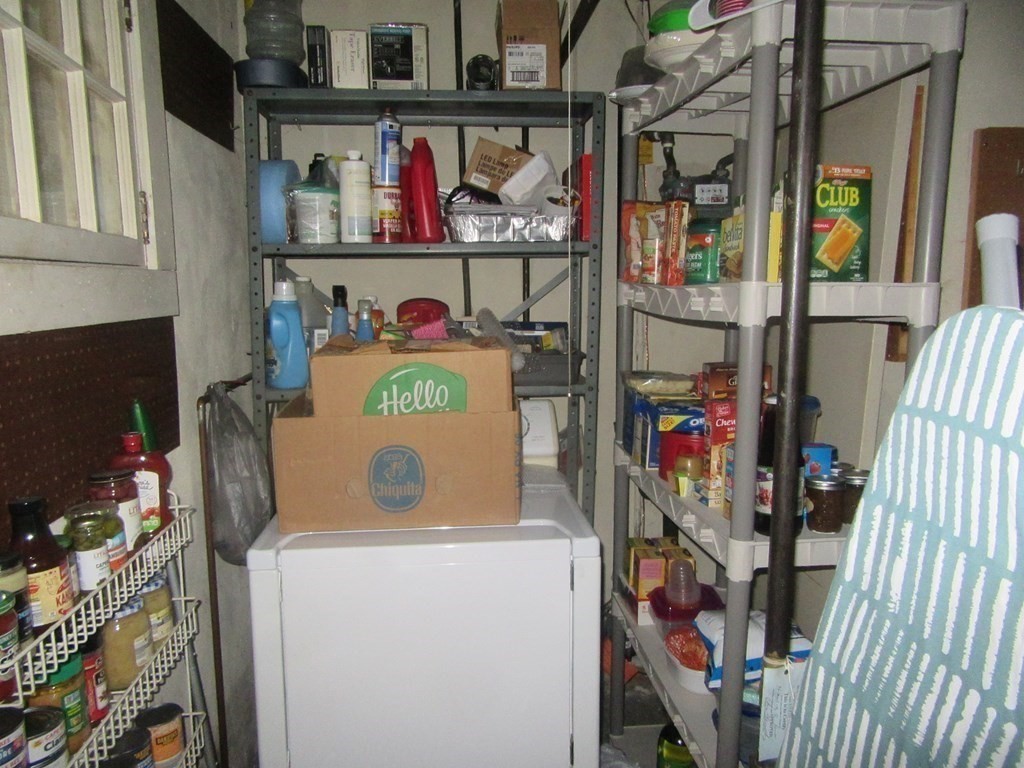 92 Maebeth Street Springfield, MA 01119 - Photo 20 of 21 a utility room with dryer and washer