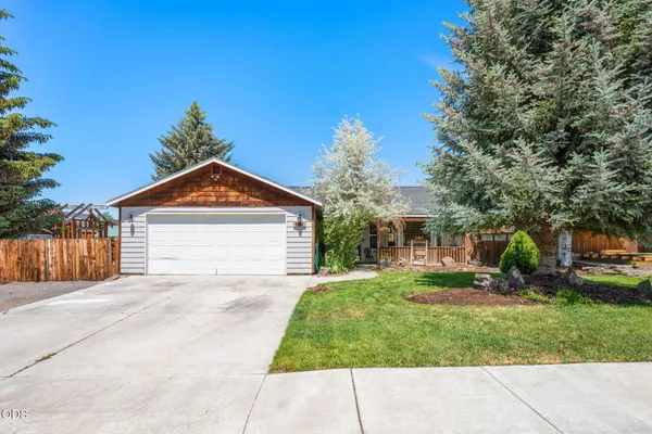 $484,900 | 841 Northwest Negus Place, Redmond, OR 97756