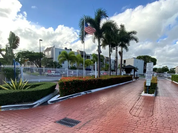 $2,200 | 7785 Southwest 86th Street, Unit E413, Miami, FL 33143