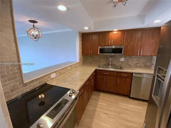 $2,200 | 7785 Southwest 86th Street, Unit E413, Miami, FL 33143